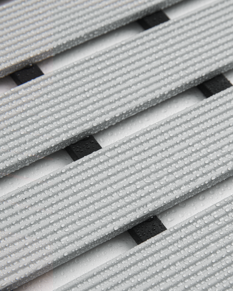 Heavy-duty shower mat, non-slip and easy to clean, suitable for indoor and outdoor use.