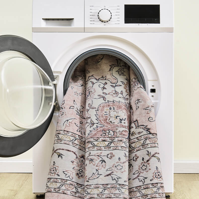 Easy-maintenance vintage rug for real-life use