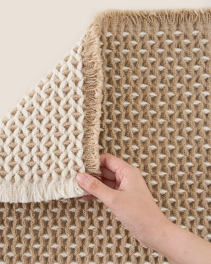 Bath mat that feels cozy and warm while stepping out of the shower
