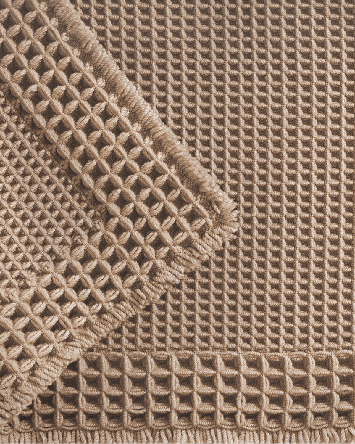 Easy care bath mat with soft texture and modern minimalist style