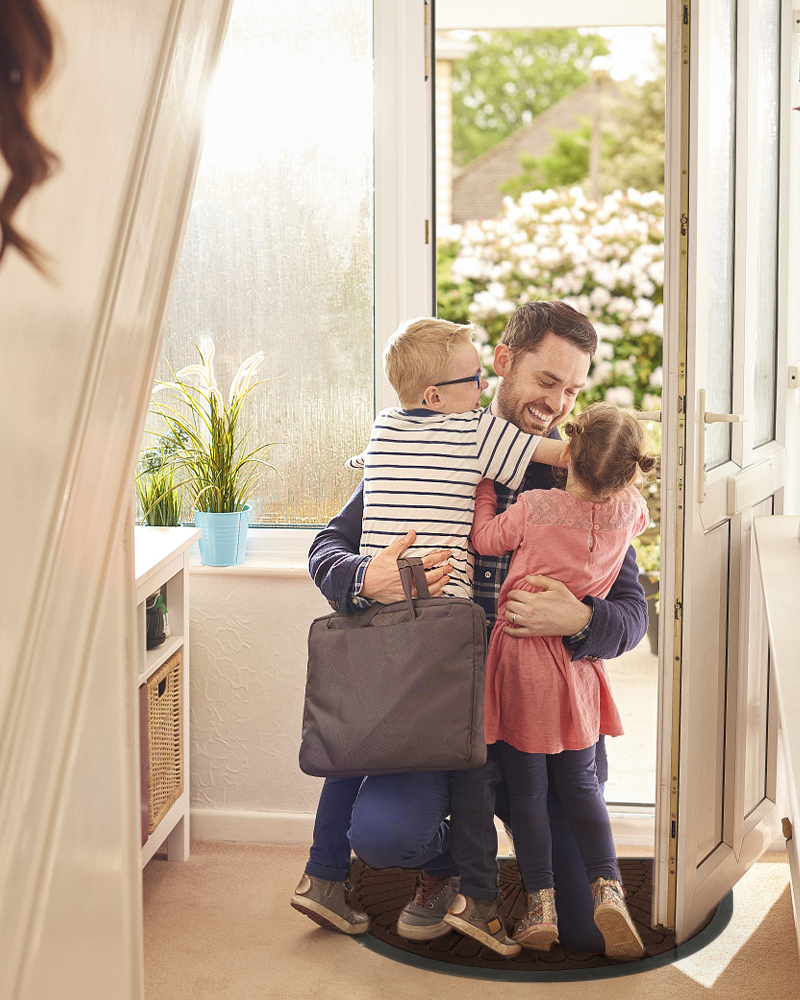 Entryway mat with textured surface to capture debris