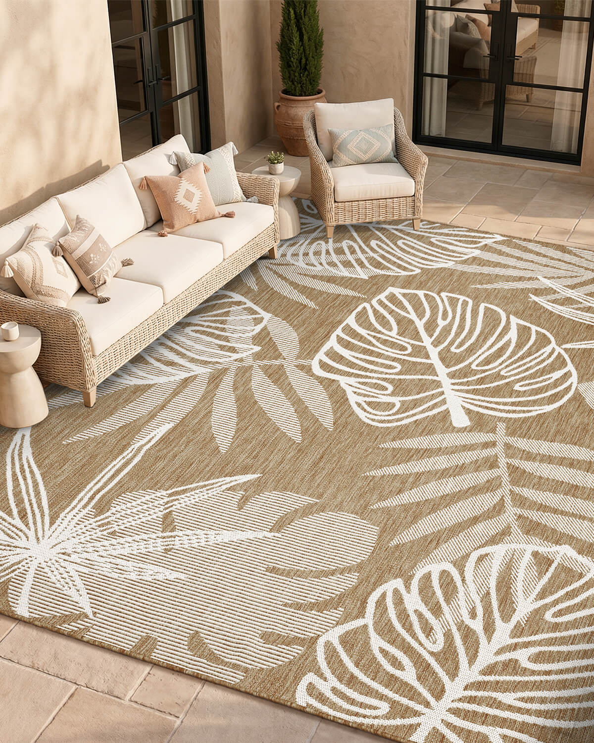 This indoor outdoor rug is a practical foundation for backyard gatherings, offering all weather durability and simple care for busy family moments.