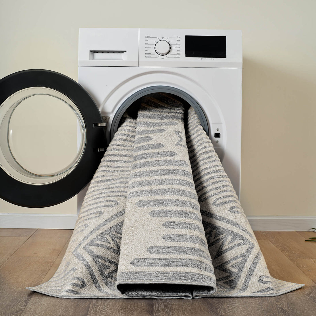 Abstract linear rug with washable design for modern family homes