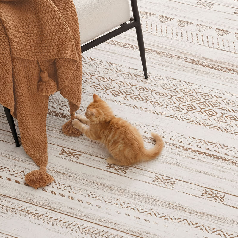 Easy-to-maintain modern rug for real-life use