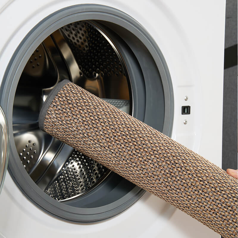 Stair treads suitable for quiet and stable steps