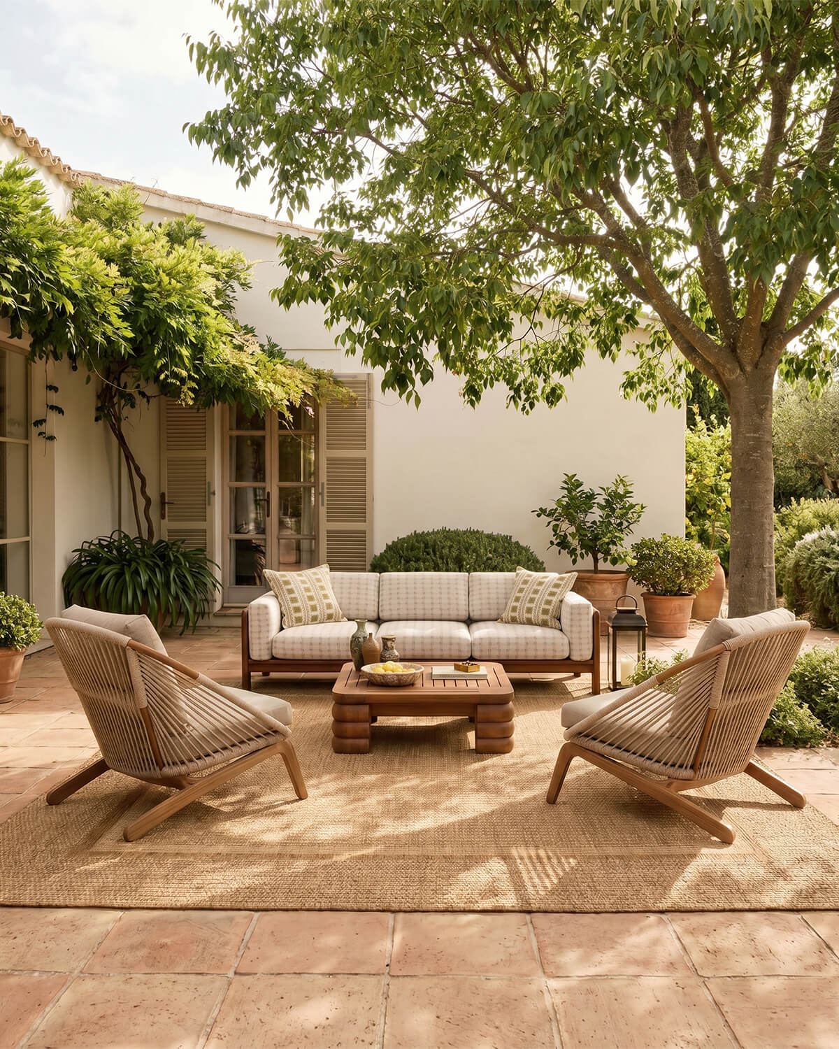 This outdoor rug adds a warm and grounded foundation to the patio with a durable easy-clean surface that suits relaxed everyday outdoor living.