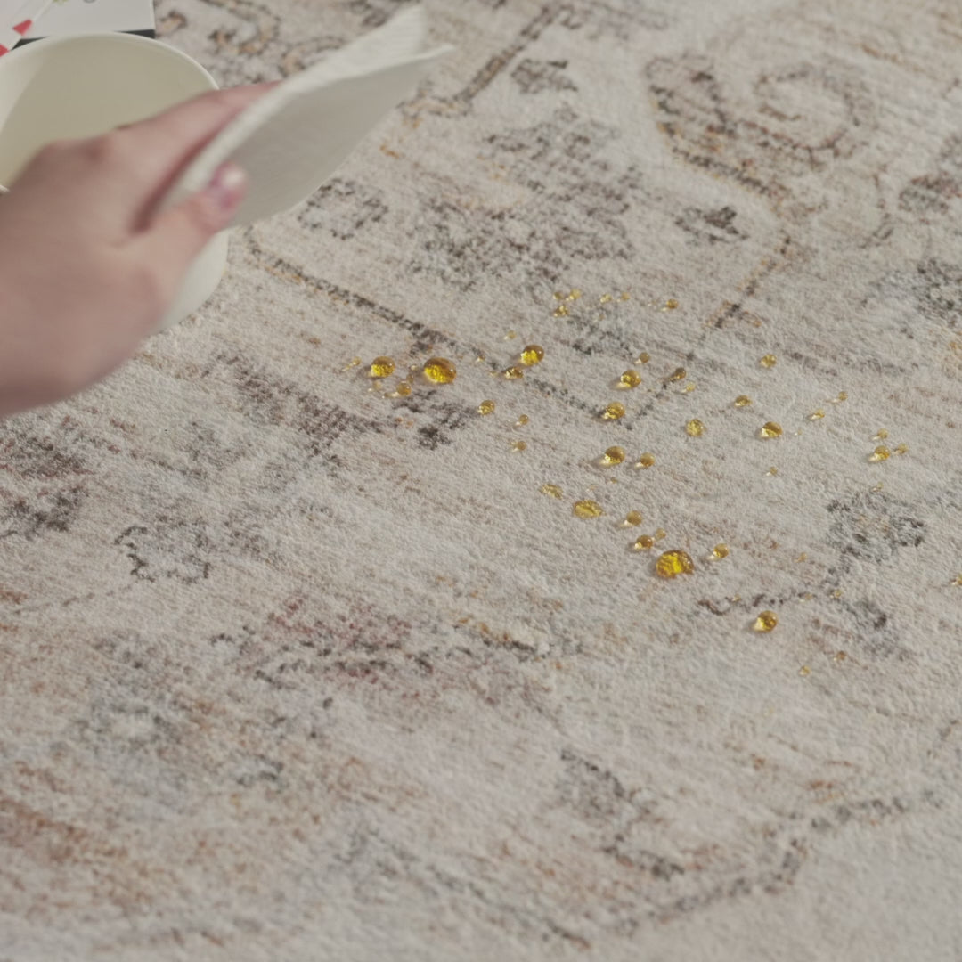 Cargar vídeo: Easy-clean mat surface wipes clean effortlessly