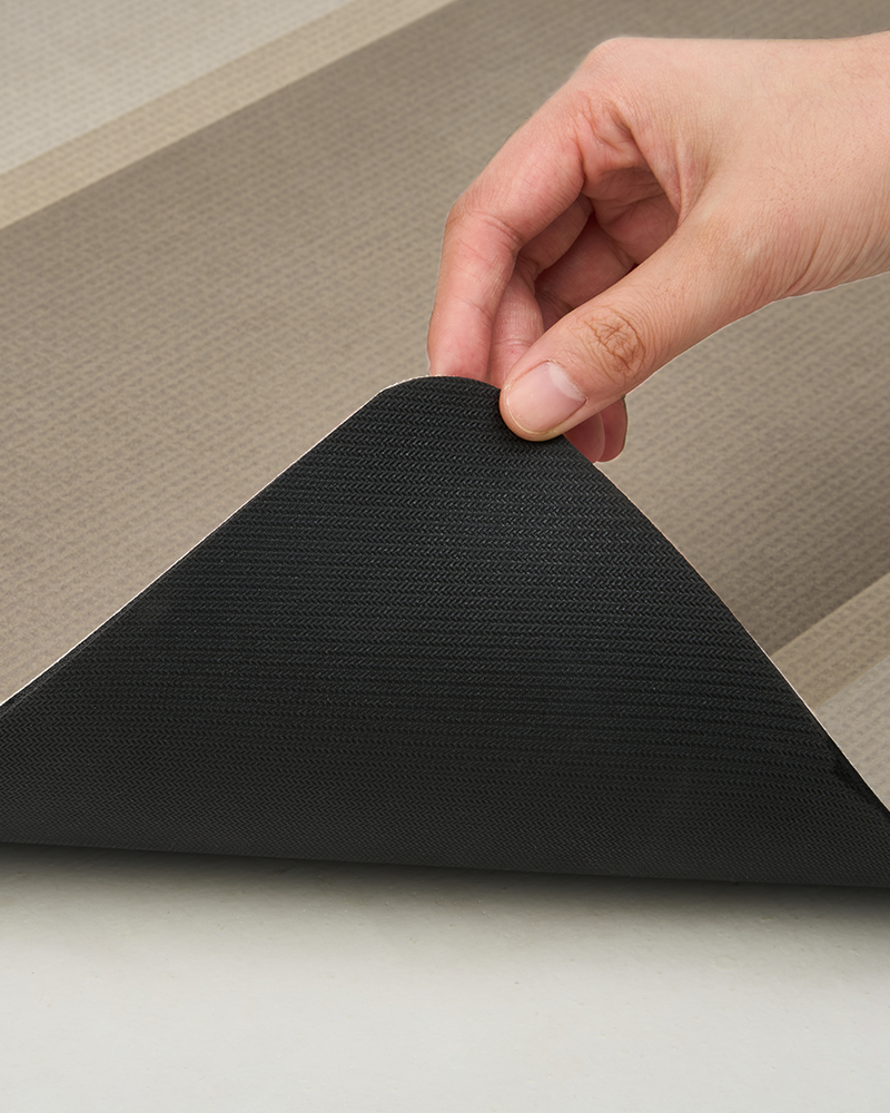 Super absorbent rubber-backed bath mat with quick-dry technology, perfect for bathroom use.