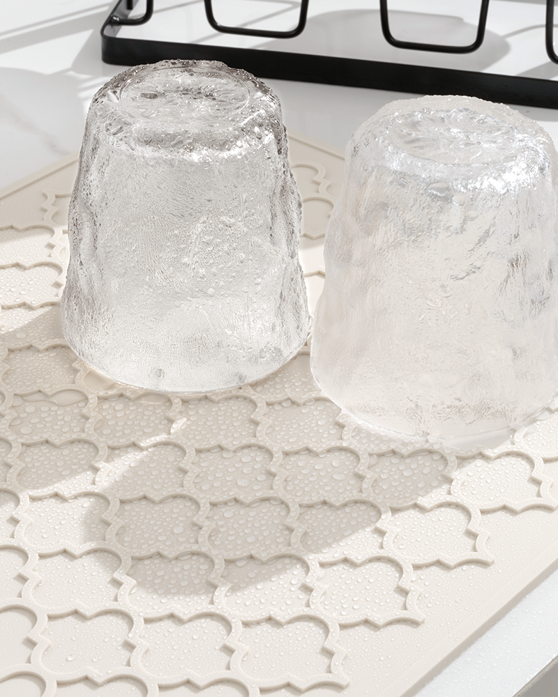 Quick dry kitchen dish mat with non-slip base, protects counter from water damage.
