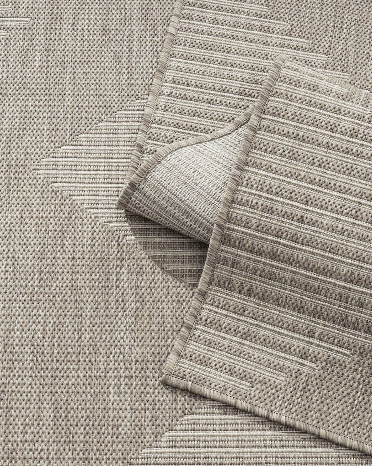 Multi purpose indoor outdoor rug perfect for home patio or travel environments