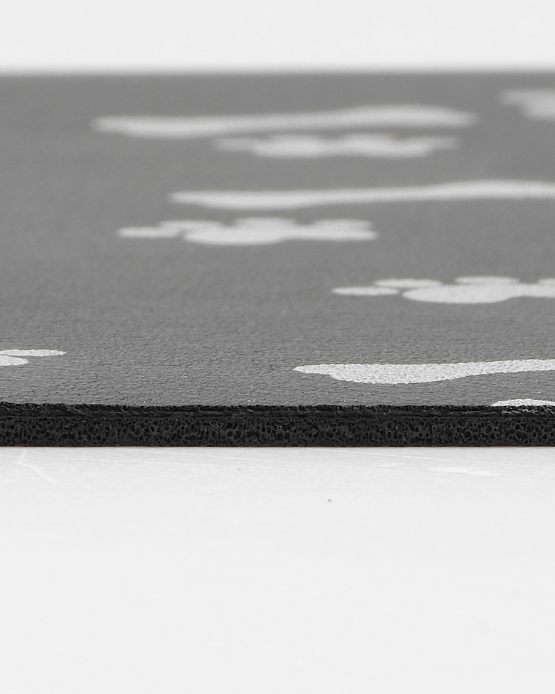 Water absorbing pet mat that keeps feeding areas neat and dry